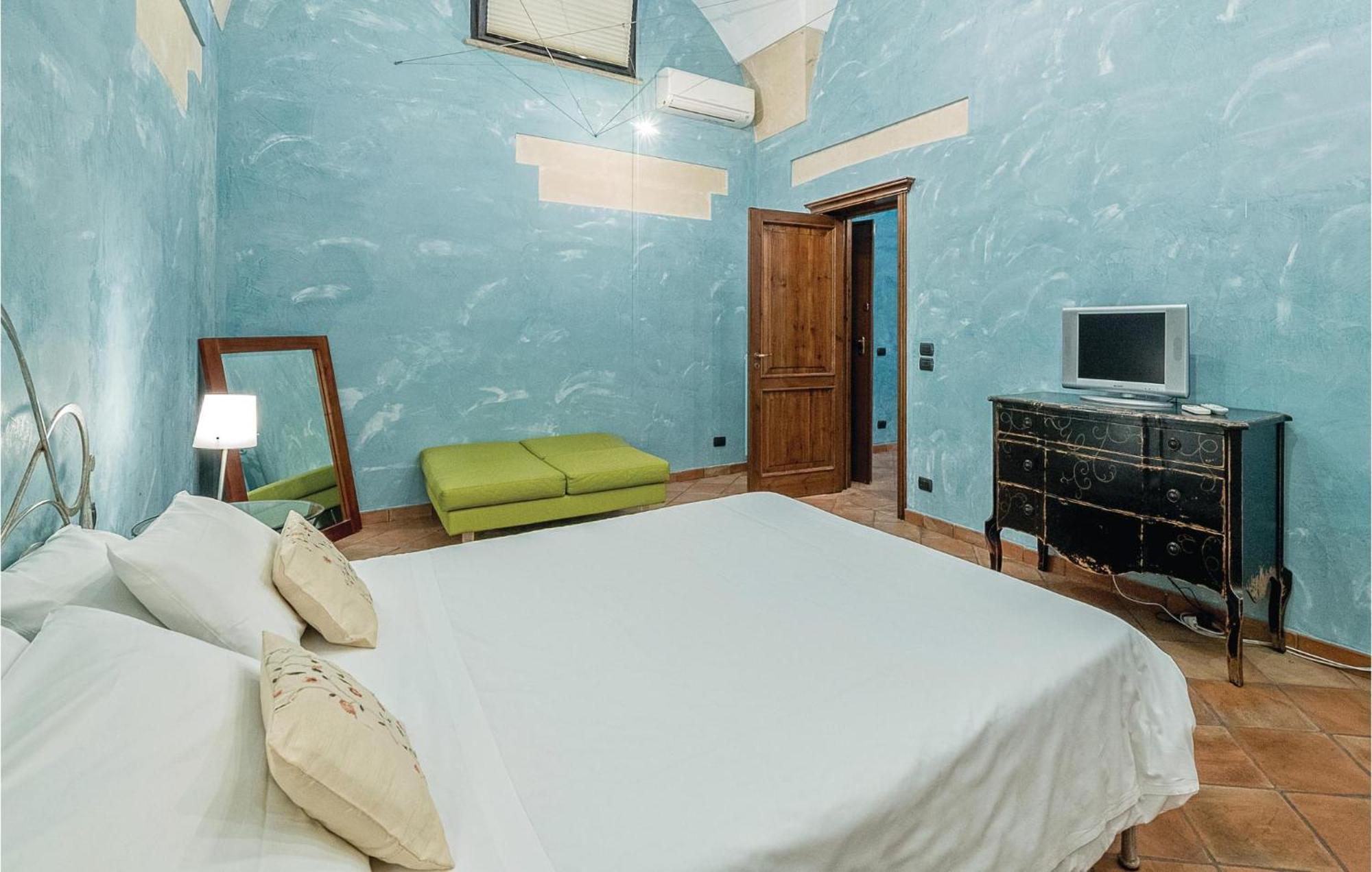 1 Bedroom Awesome Apartment In Lecce Le Exteriör bild